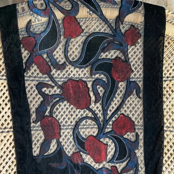 Lovely textured silk on partially transparent black shawl/scarf - Picture 10 of 12